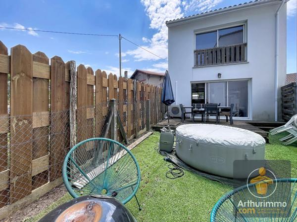 Vente                                                      Maison de ville
                        
                     3 pièces                      65 m2                     à Mimizan