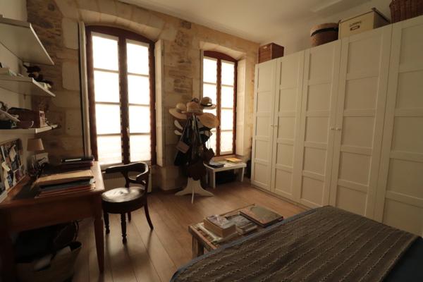 Gambetta - Garage - Cave - Faibles charges - Lumineux - Charme