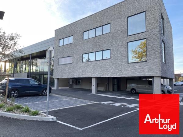 Bureaux neufs à louer à Fabrègues avec parking et open space