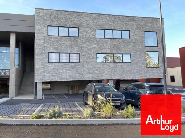 Bureaux neufs à louer à Fabrègues avec parking et open space