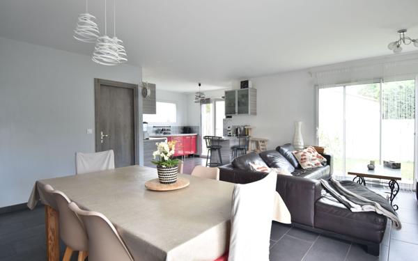 Maison à vendre    5 pièces •  Blyes