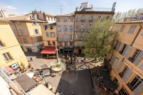 Aix-en-Provence (13100) T3 Meublé avec gout- 60 m² au Sol - Place des Augustins