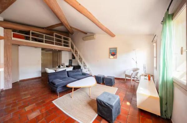 Aix-en-Provence (13100) T3 Meublé avec gout- 60 m² au Sol - Place des Augustins