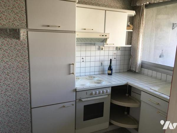 Un studio situé au 4 ème étage d'une résidence securisée