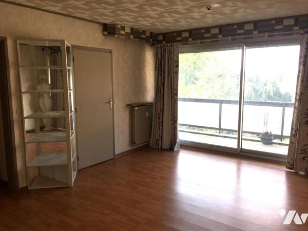 Un studio situé au 4 ème étage d'une résidence securisée