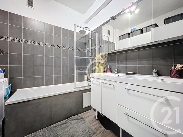 Appartement T3 à vendre  3 pièces - 76,82 m2 MONTREUIL - 93