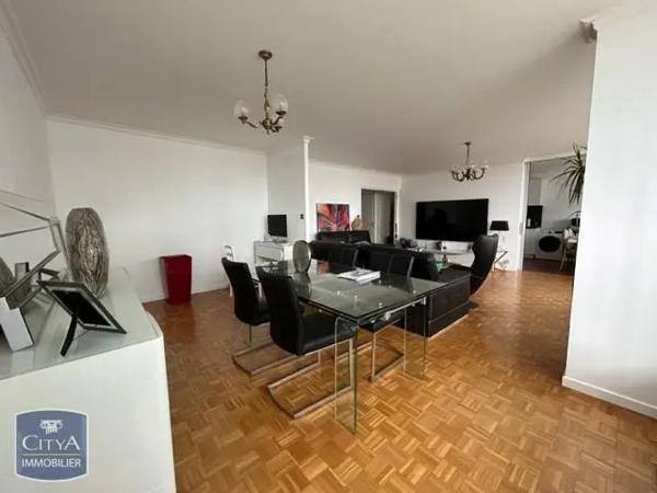 Appartement à louer 4 pièces 125.61m²