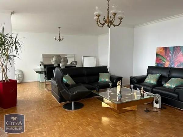 Appartement à louer 4 pièces 125.61m²