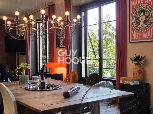 A vendre à Rodez rare maison de ville familiale bourgeoise Art déco 7 pièces de 226 m2 rénovée avec raffinement avec jardin.