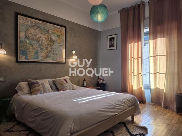 A vendre à Rodez rare maison de ville familiale bourgeoise Art déco 7 pièces de 226 m2 rénovée avec raffinement avec jardin.