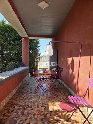 A vendre à Rodez rare maison de ville familiale bourgeoise Art déco 7 pièces de 226 m2 rénovée avec raffinement avec jardin.