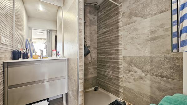 Cannes (06400) Appartement T2 en vente à Cannes (06) avec garage et cave