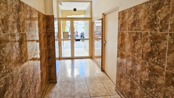 Cannes (06400) Appartement T2 en vente à Cannes (06) avec garage et cave