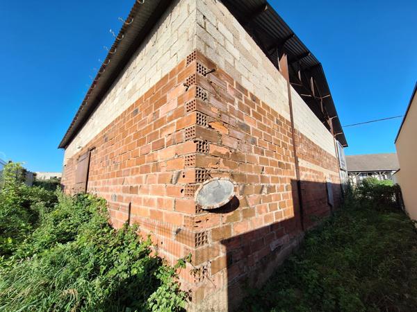 Hangar de 192m² au sol sur un terrain de 432m² à Auxonne