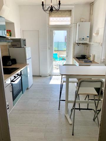 Angouleme quartier St Martin, adorable maison de ville 2 chb avec courette