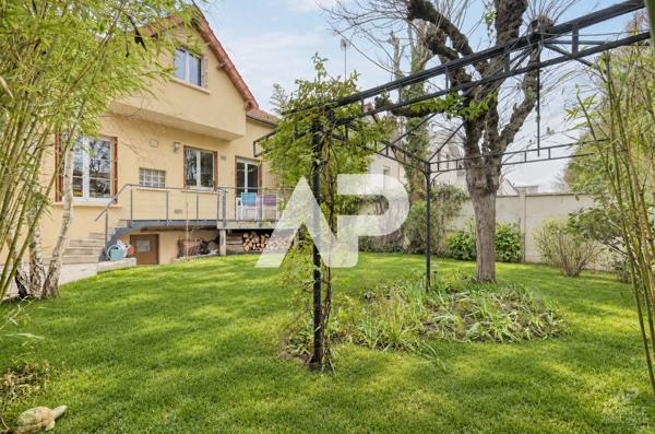 Maison Rueil Malmaison 6 pièce(s) 135 m2 960 000 € **  - Référence  15971