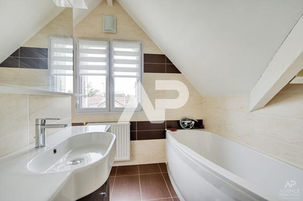 Maison Rueil Malmaison 6 pièce(s) 135 m2 960 000 € **  - Référence  15971