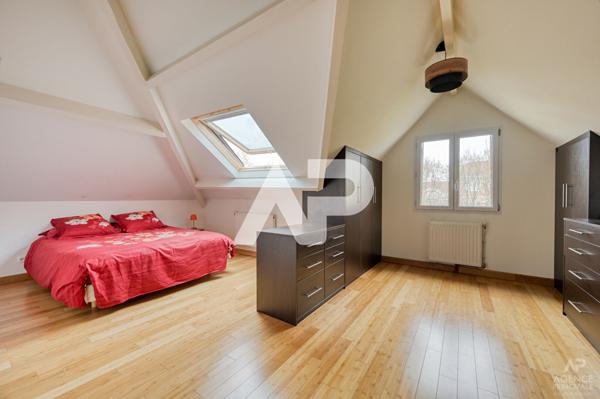 Maison Rueil Malmaison 6 pièce(s) 135 m2 960 000 € **  - Référence  15971