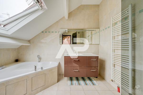 Maison Rueil Malmaison 6 pièce(s) 135 m2 960 000 € **  - Référence  15971