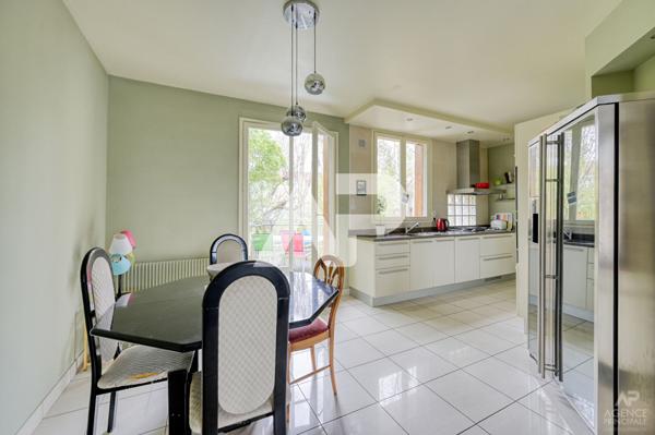 Maison Rueil Malmaison 6 pièce(s) 135 m2 960 000 € **  - Référence  15971