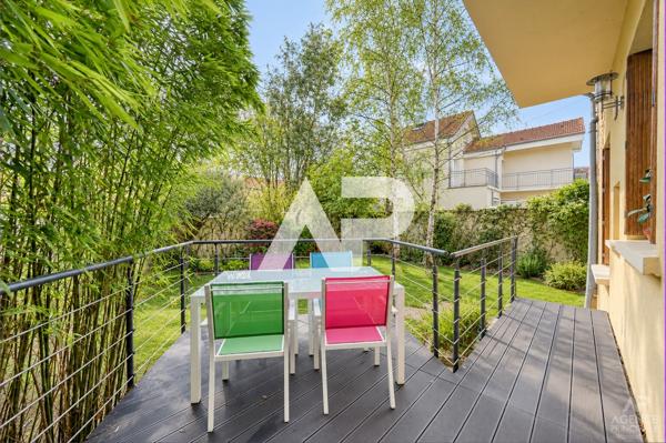 Maison Rueil Malmaison 6 pièce(s) 135 m2 960 000 € **  - Référence  15971