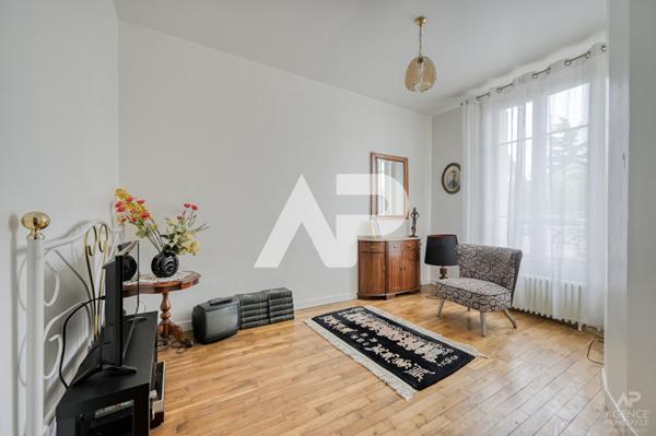 Maison Rueil Malmaison 6 pièce(s) 135 m2 960 000 € **  - Référence  15971