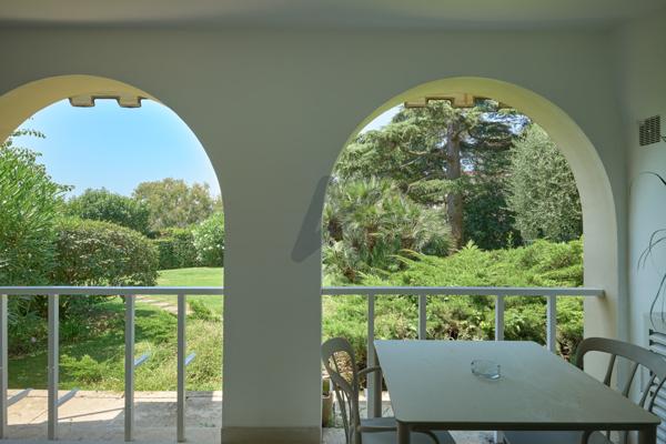 Cannes Californie : 2P terrasse et piscine au calme