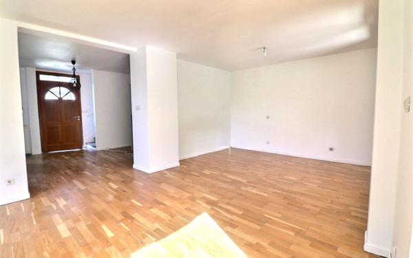 Maison à vendre    5 pièces • 134 m2 Vaux-le-Pénil