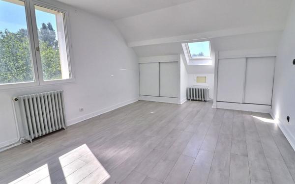 Maison à vendre    5 pièces • 134 m2 Vaux-le-Pénil