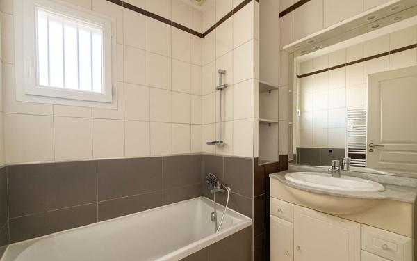 Maison à vendre    4 pièces •  Breuillet