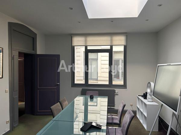 Immeuble indépendant de bureaux à vendre - 426 m² - Emplacement premium Lille centre / Vieux-Lille