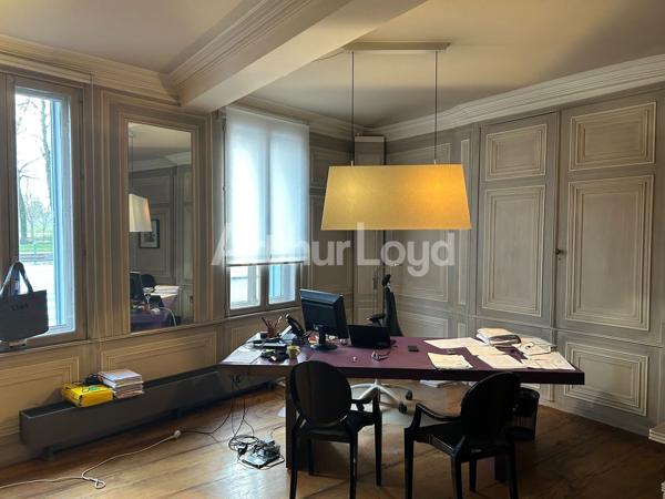 Immeuble indépendant de bureaux à vendre - 426 m² - Emplacement premium Lille centre / Vieux-Lille