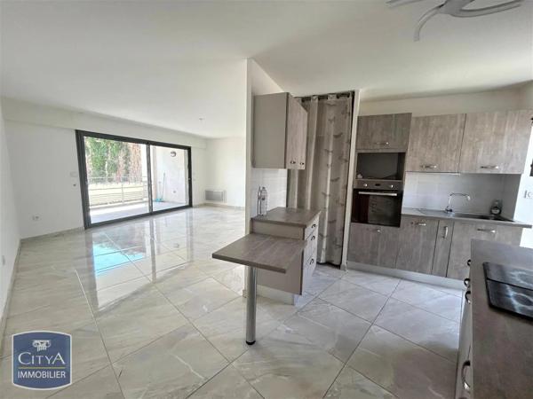 Appartement à louer 4 pièces 80.22m² Istres (13800)