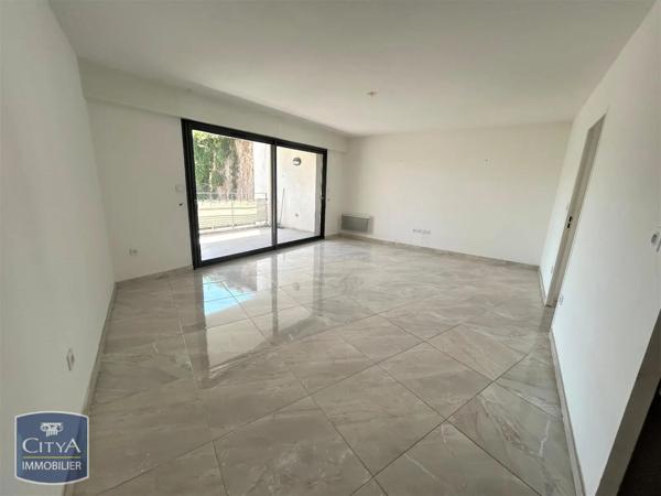 Appartement à louer 4 pièces 80.22m² Istres (13800)