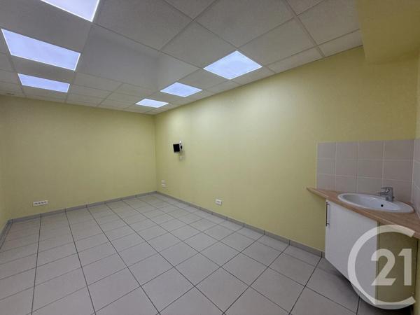 Immeuble à vendre  147,89 m 2   ST QUENTIN  - 02