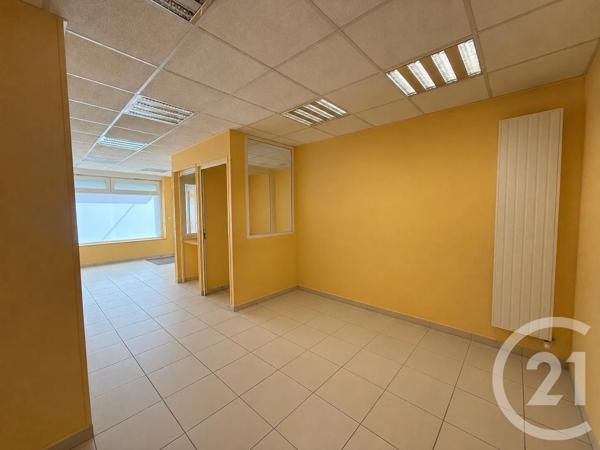 Immeuble à vendre  147,89 m 2   ST QUENTIN  - 02