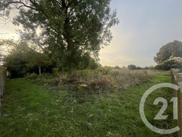Terrain à vendre  2430 m 2   GUYENCOURT SAULCOURT  - 80