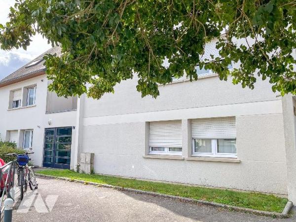 Un appartement de 35 m²,  au rez-de-chaussée d'un immeuble bien entretenu situé dans une rue tr...