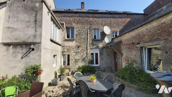 Maison d'habitation comprenant :
- une cave,
- au rez-de-chaussée : couloir, bureau, une cham...