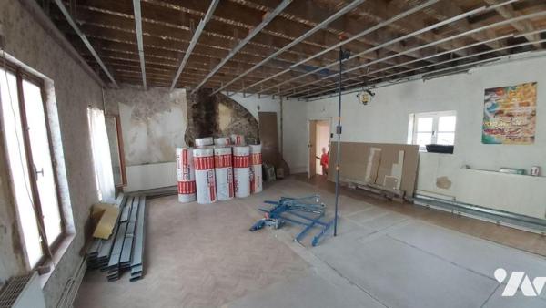 Maison d'habitation comprenant :
- une cave,
- au rez-de-chaussée : couloir, bureau, une cham...