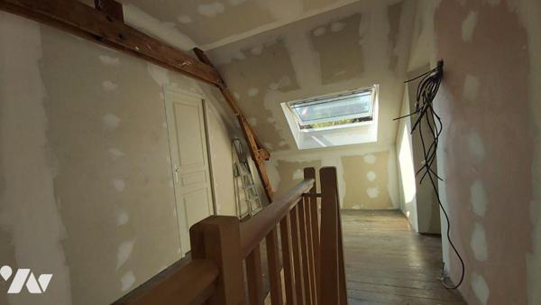 Maison d'habitation comprenant :
- une cave,
- au rez-de-chaussée : couloir, bureau, une cham...