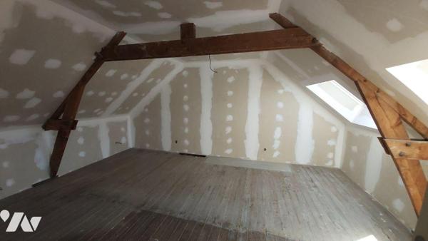 Maison d'habitation comprenant :
- une cave,
- au rez-de-chaussée : couloir, bureau, une cham...