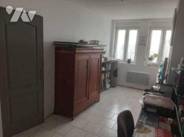 Maison d'habitation comprenant :
- une cave,
- au rez-de-chaussée : couloir, bureau, une cham...