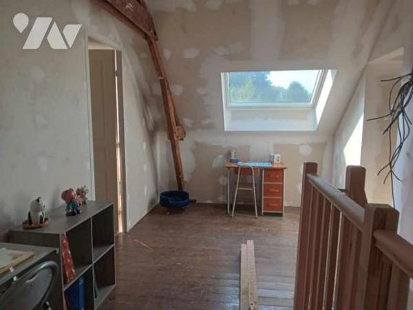 Maison d'habitation comprenant :
- une cave,
- au rez-de-chaussée : couloir, bureau, une cham...