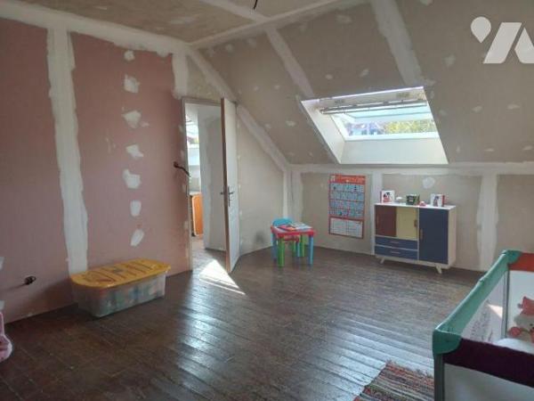 Maison d'habitation comprenant :
- une cave,
- au rez-de-chaussée : couloir, bureau, une cham...