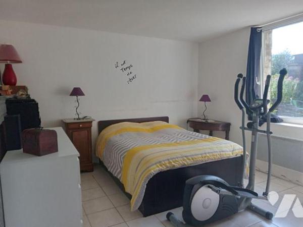 Maison d'habitation comprenant :
- une cave,
- au rez-de-chaussée : couloir, bureau, une cham...