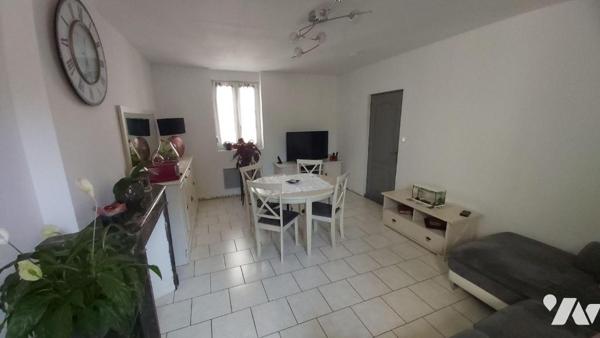 Maison d'habitation comprenant :
- une cave,
- au rez-de-chaussée : couloir, bureau, une cham...