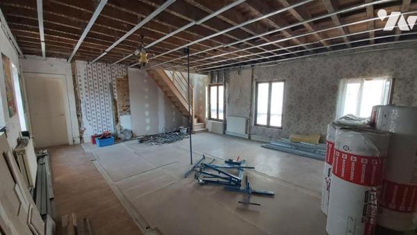 Maison d'habitation comprenant :
- une cave,
- au rez-de-chaussée : couloir, bureau, une cham...