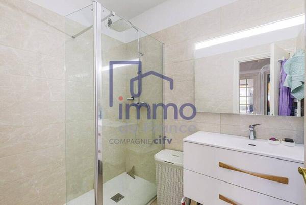 Appartement 3 pièces                                        - 38100 Grenoble Réf : 21633-IMMODEFRANCE69