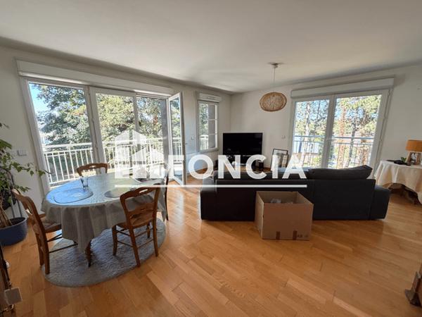 Location Appartement 4 pièces 83.39 m² - 29 RUE DE VERDUN Dainville 62000